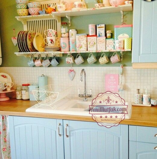 pastel-mutfak-raf-modelleri-